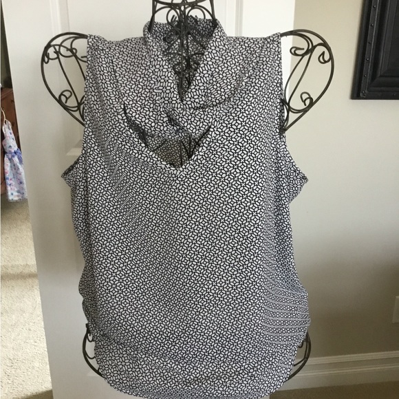 Sleeveless top - Picture 2 of 4